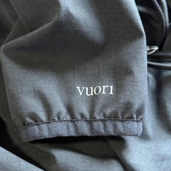 Vuori Outdoor Trainer Shell Black hooded womens lightweight pockets vw501 Sz M - Picture 11 of 16
